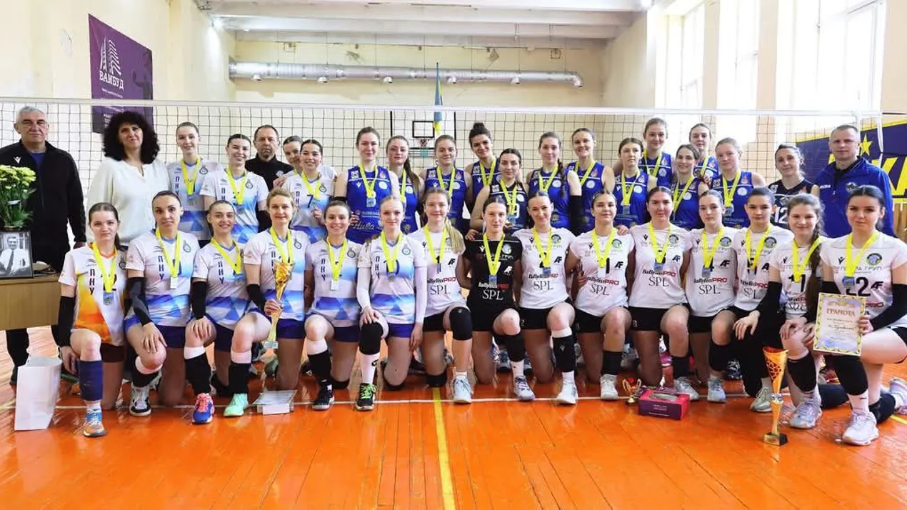 ВК «Воллейбук» Чернівецького національного університету імені Юрія Федьковича – чемпіонки V Всеукраїнського турніру з волейболу серед жіночих команд