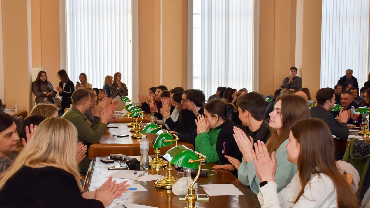 Інтелектуальний турнір «Ігри розуму» зібрав 12 команд та 14 тисяч гривень на підтримку ЗСУ