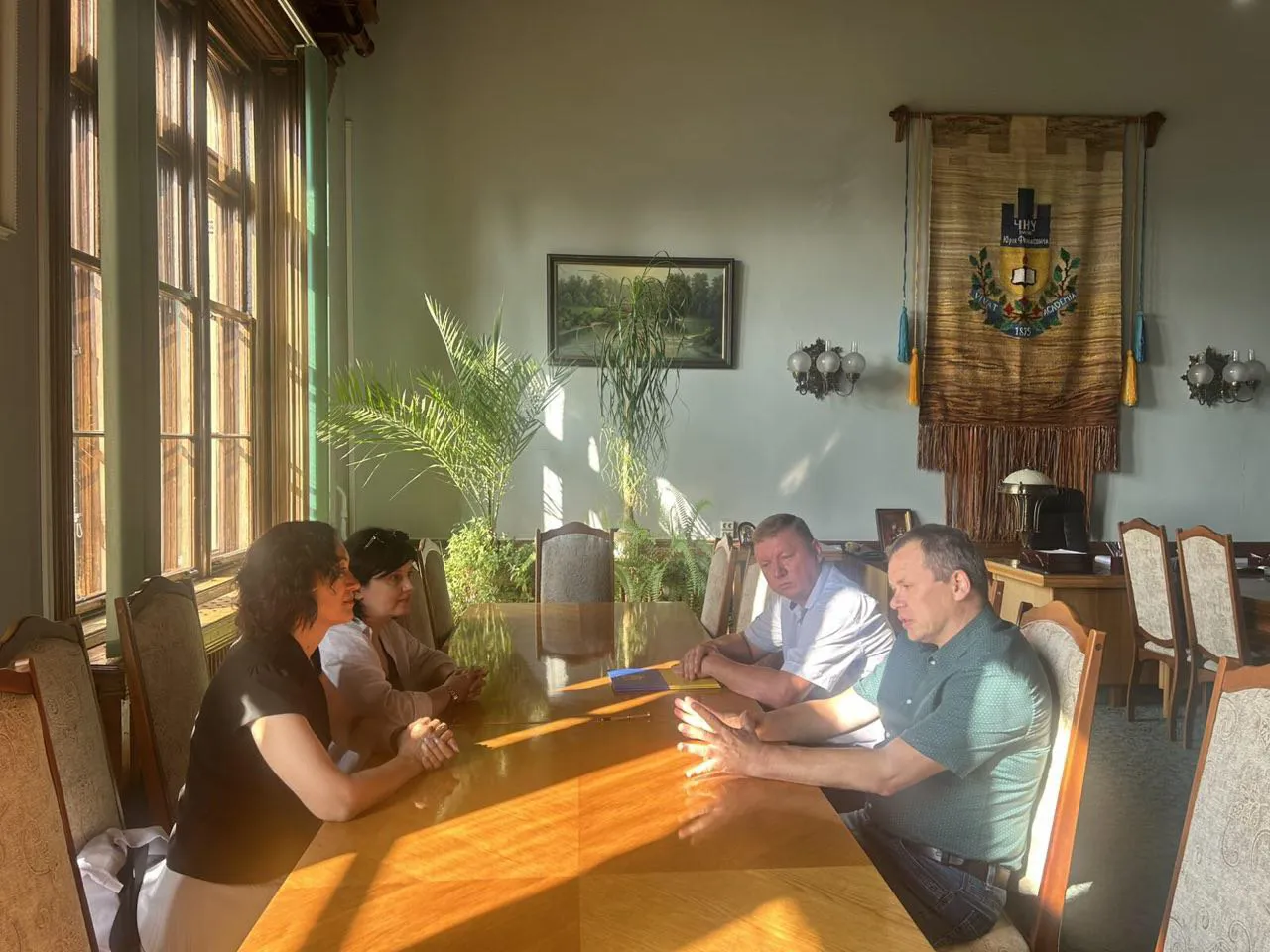 Обговорення планів співпраці у напрямку соціальної та економічної реінтеграції ветеранів, ветеранок, членів їхніх родин у Чернівецькій області