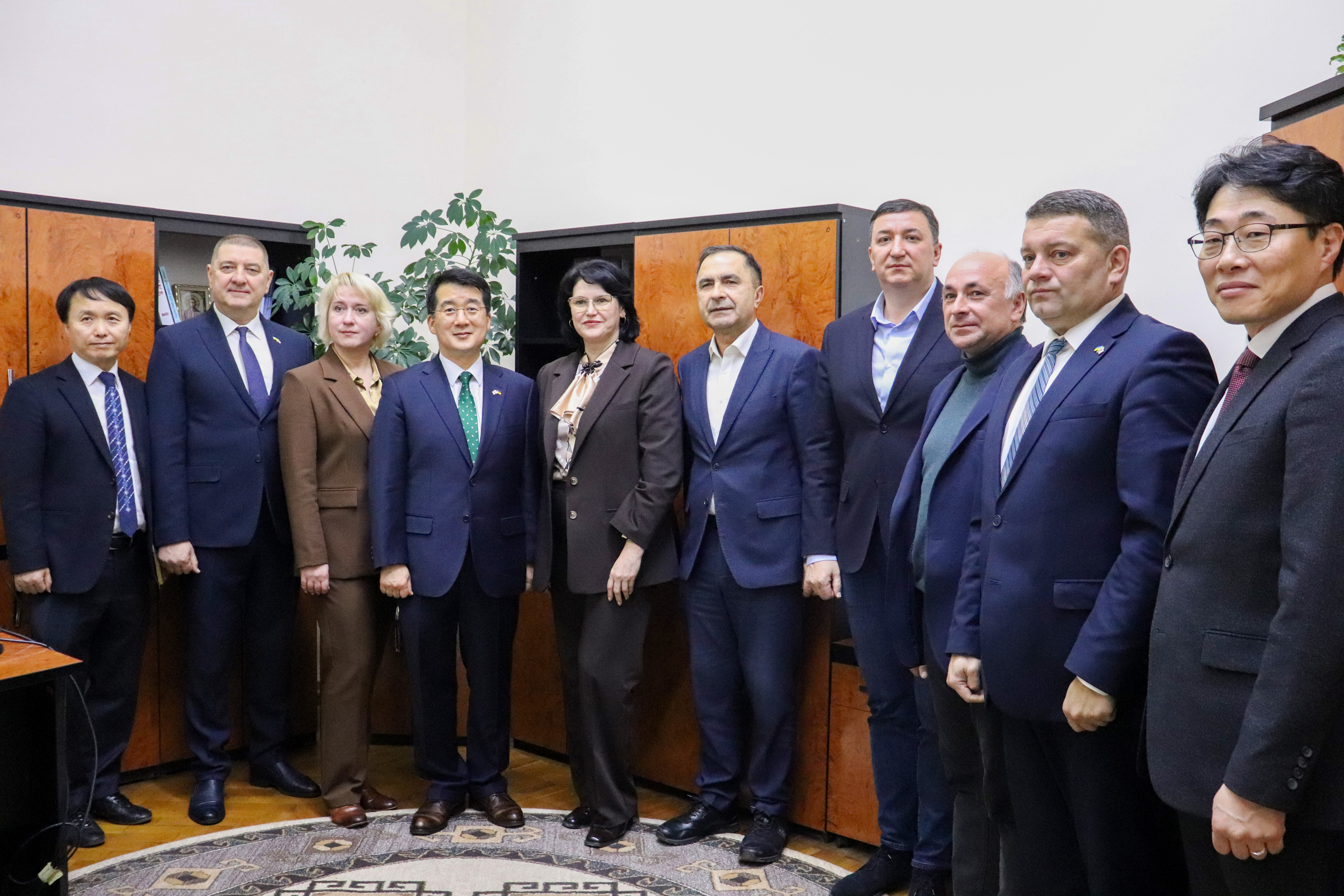 Посол Республіки Корея відвідав ЧНУ: зустріч із керівництвом та лекція для студентів