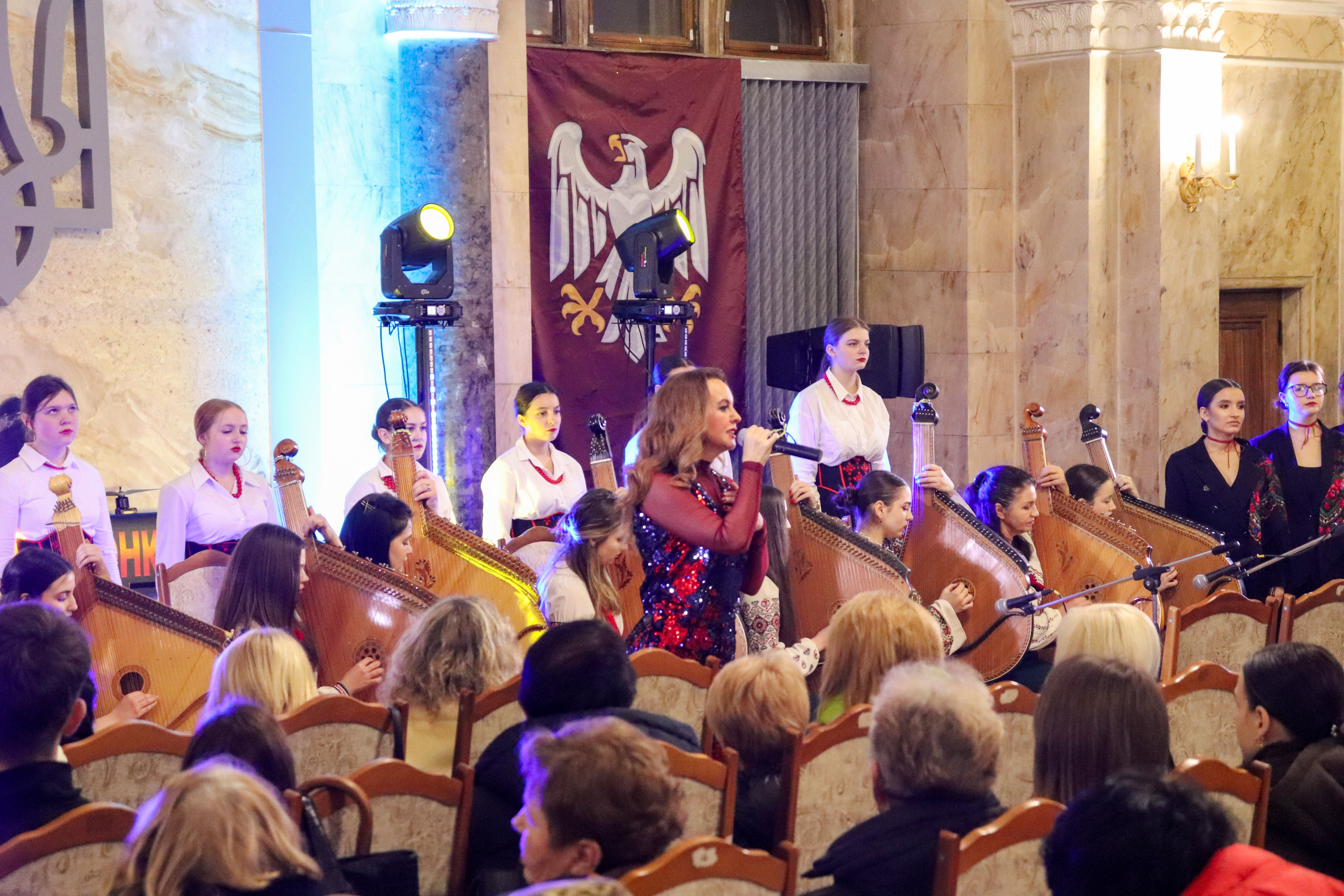 У ЧНУ відбувся благодійний літературно-мистецький вечір до Дня Збройних Сил України