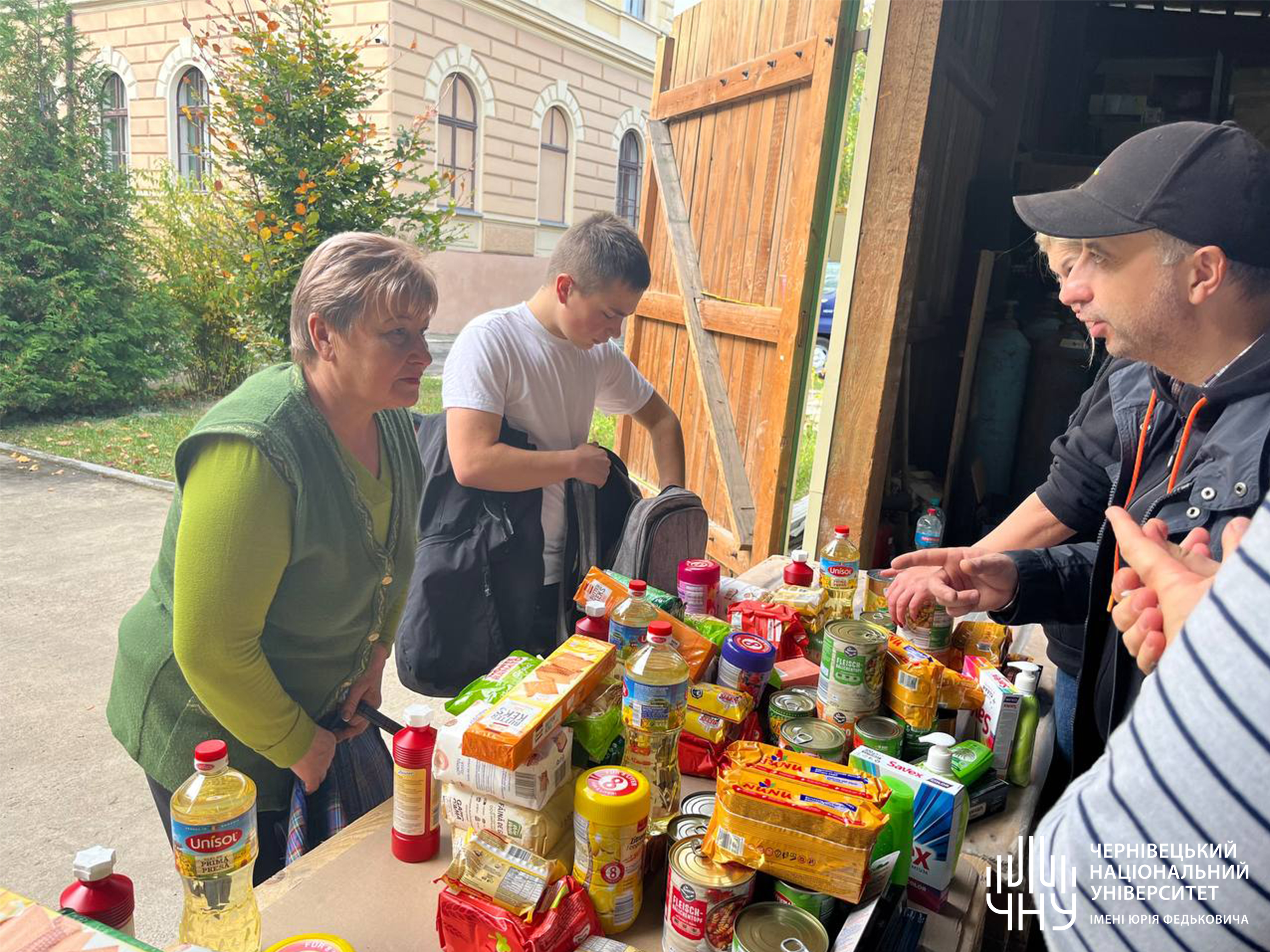 Видача гуманітарної допомоги