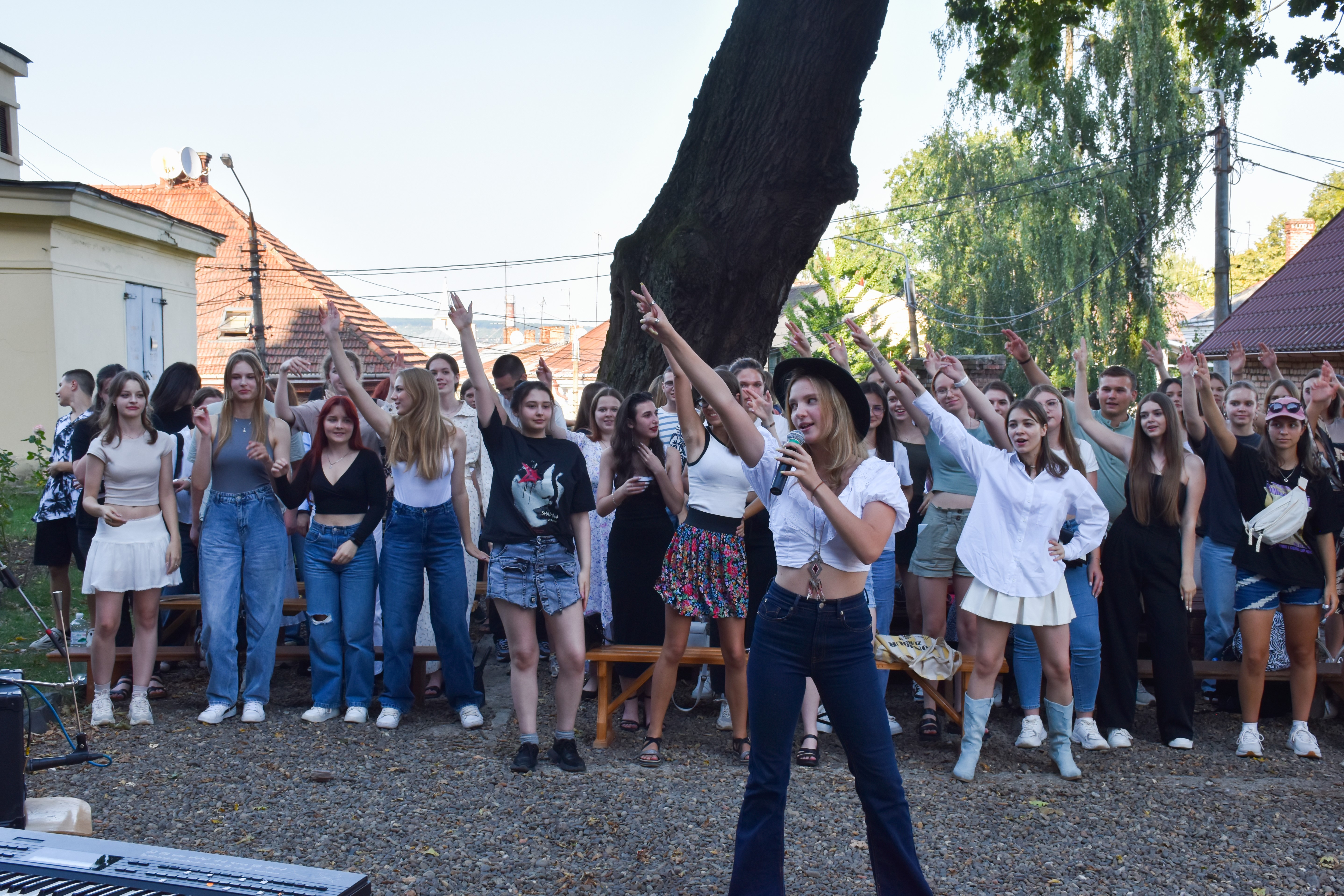 «Привіт ЧНУ»: яскравий старт студентського року