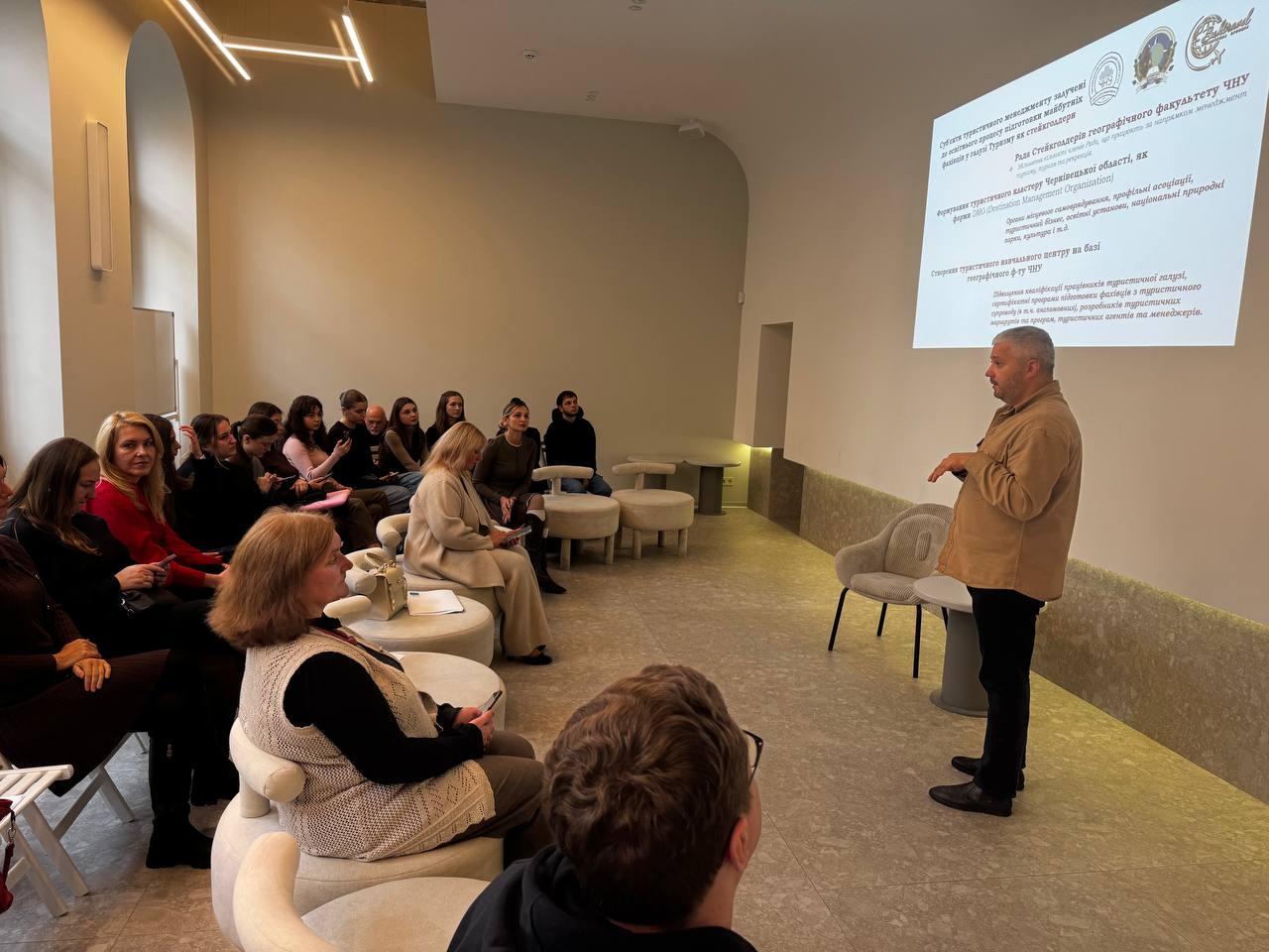 Круглий стіл «Менеджмент туристичного розвитку Чернівецької області»