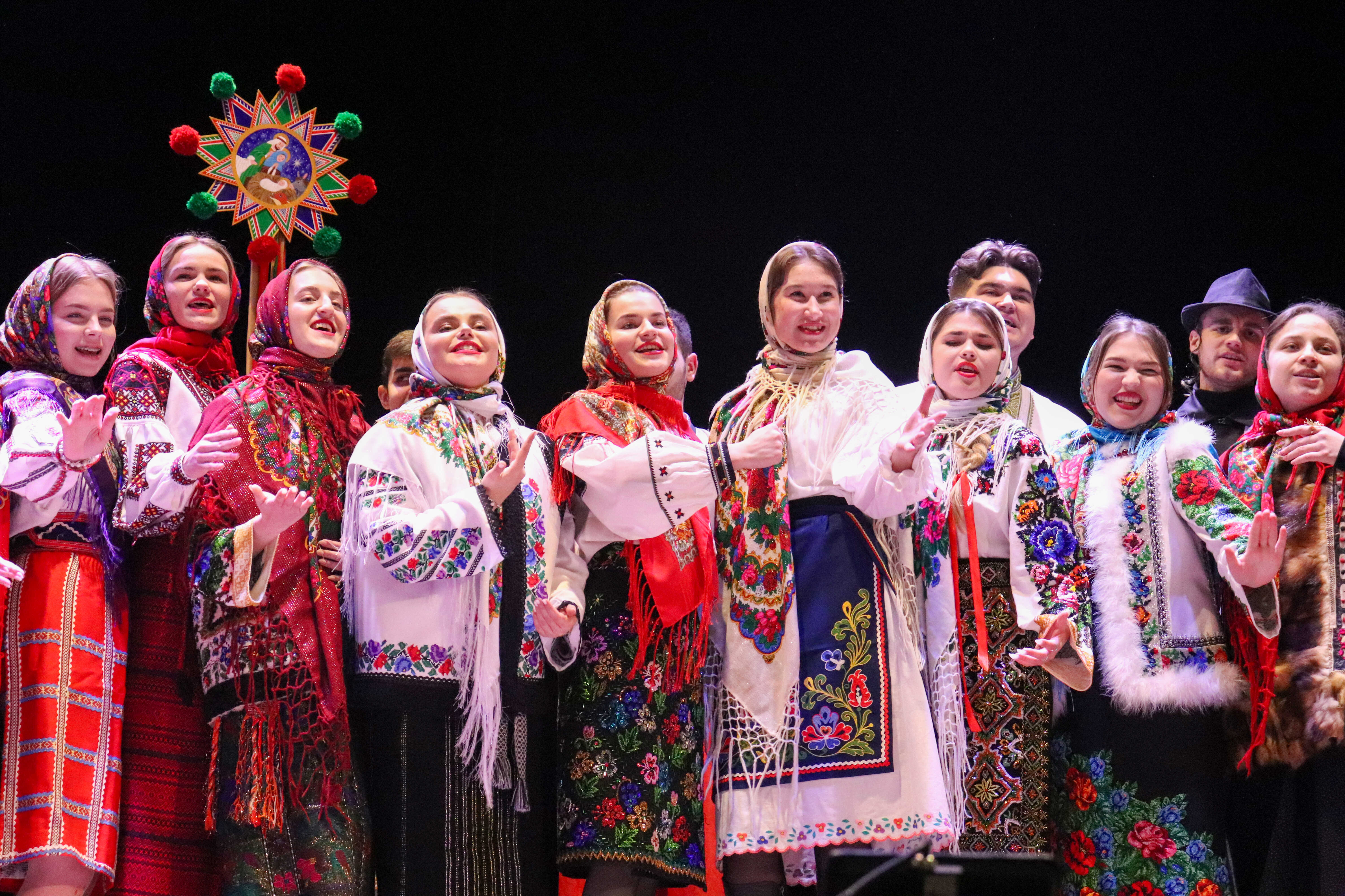 Яскравий фестиваль «Від Романа до Йордана» зібрав у Центральному Палаці культури студентів Чернівецького національного університету імені Юрія Федьковича